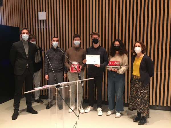 🎓 La Clinique du droit est fière d’avoir pu aider à la réalisation du concours Lombois des lycéens de l’ acbordeaux🎓 Des doctorants de la Clinique ont pu aller dans les classes participantes pour présenter ce concours d’éloquence et les aspects juridiques de la question débattue :
❓LA JUSTICE DOIT-ELLE ÊTRE TOTALEMENT INDÉPENDANTE DU POUVOIR POLITIQUE ?
💪🏻 Félicitations à l’équipe du lycée Pape Clément de Pessac qui représentera l’académie lors de la finale inter académique le 11/02 à l’ univlarochelle